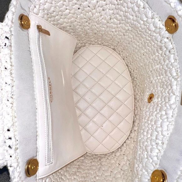 CHANEL NWOT Runway Tweed Tote Bag! This is a unique Sample bag from Chanel’s FW! - Picture 2 of 11